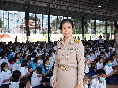 คุณครูวัชราภรณ์  เพ็งสุข  ครู โรงเรียนอนุบาลสุพรรณบุรี